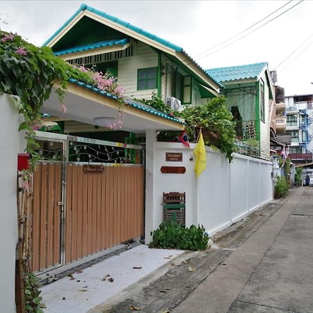 Bed and Breakfast Baan Tepa Boutique House à Bangkok Extérieur photo