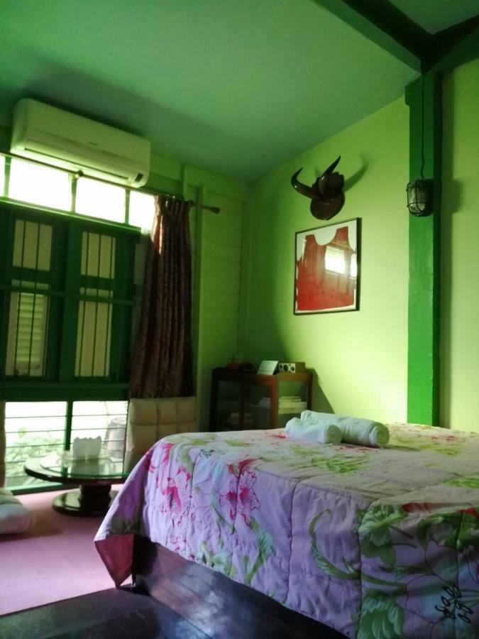 Bed and Breakfast Baan Tepa Boutique House à Bangkok Extérieur photo