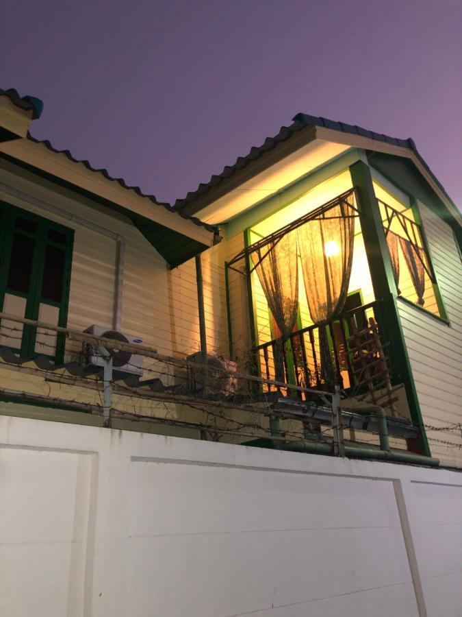 Bed and Breakfast Baan Tepa Boutique House à Bangkok Extérieur photo